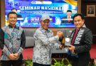FH Unesa Gelar Seminar Nasional, Menko Yusril Soroti Tantangan Hukum Era AI dan Gig Economy