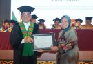 Risma Pidato Dies Natalis ke-13 Unusa, Ajak Kampus Wujudkan Aksi Nyata